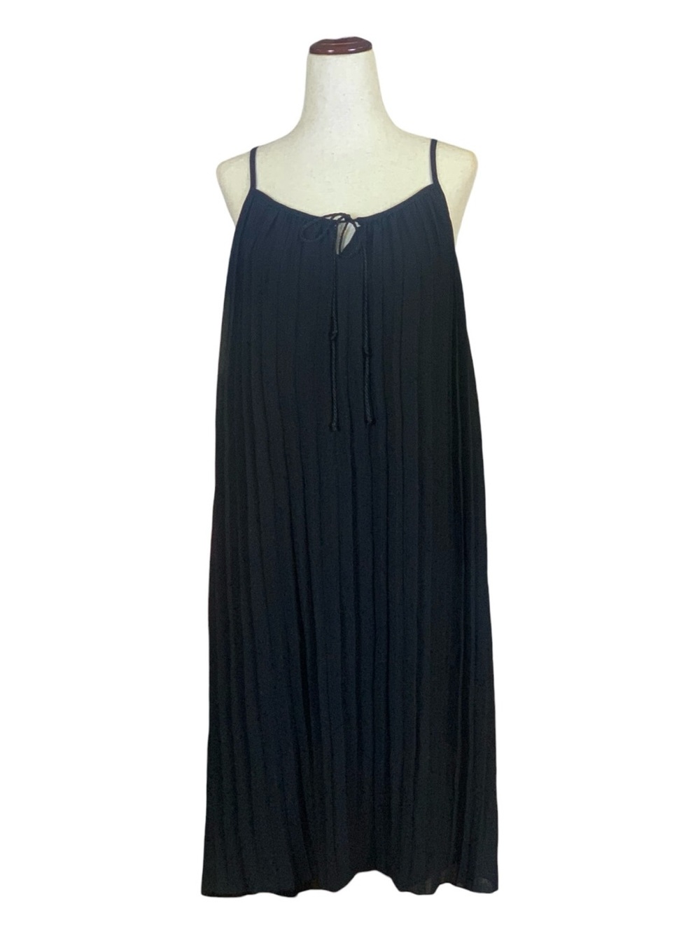 Magic Black Pleated Midi Dress V-Neck Spaghetti Straps Coastal Relaxed Fit Large